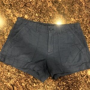 Gap linen mid/low rise shorts.